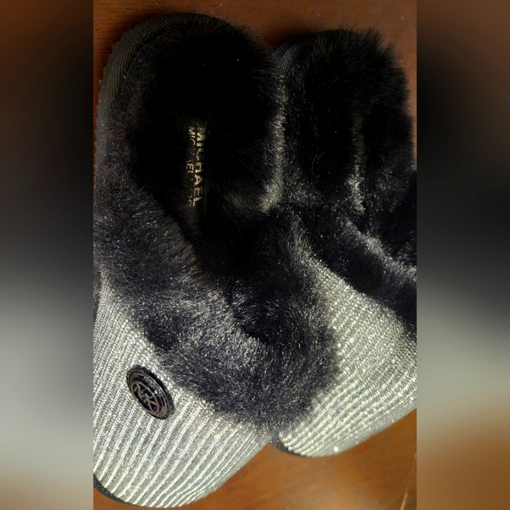 Fur slippers